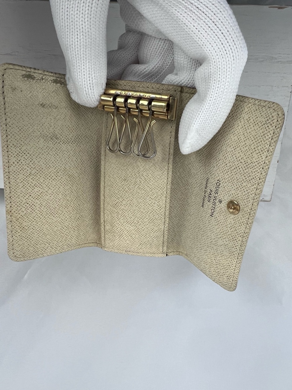 Louis Vuitton Damier Azur 4 Key Ring Holder - Picture 12 of 15